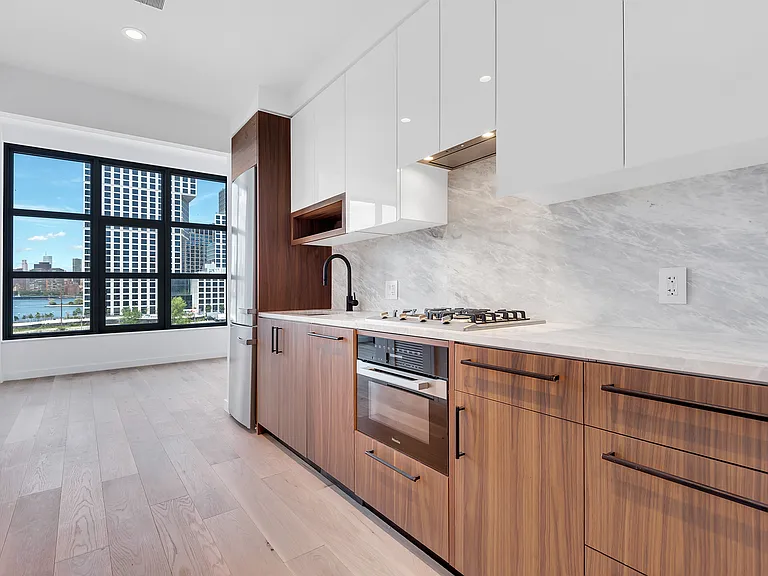 29 Huron St #4HW — Photo 7