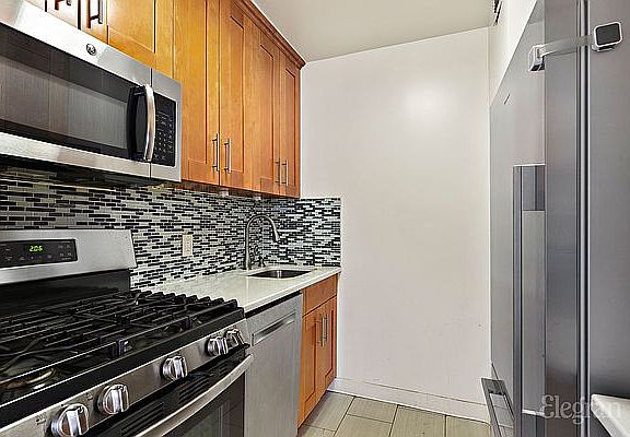 3rd image of 225 W 83rd St APT 6F