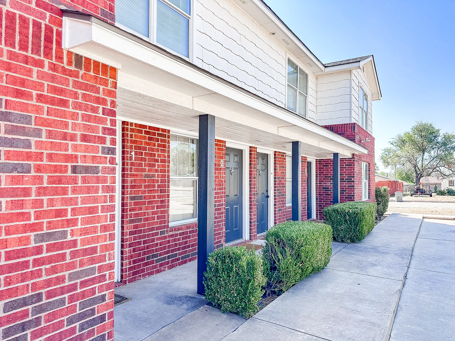 3 bed, 4384 sqft, $1,150 — Photo 1