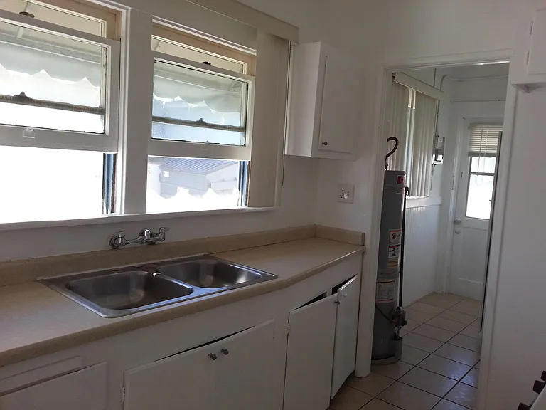 732 Shepard St — Photo 6
