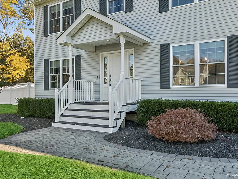 16 Mastro Ct — Photo 2