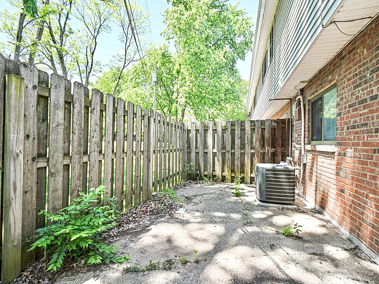 7752 Montgomery Rd #84 — Photo 32