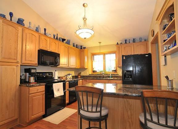 2nd image of 835 Deer Ct NE