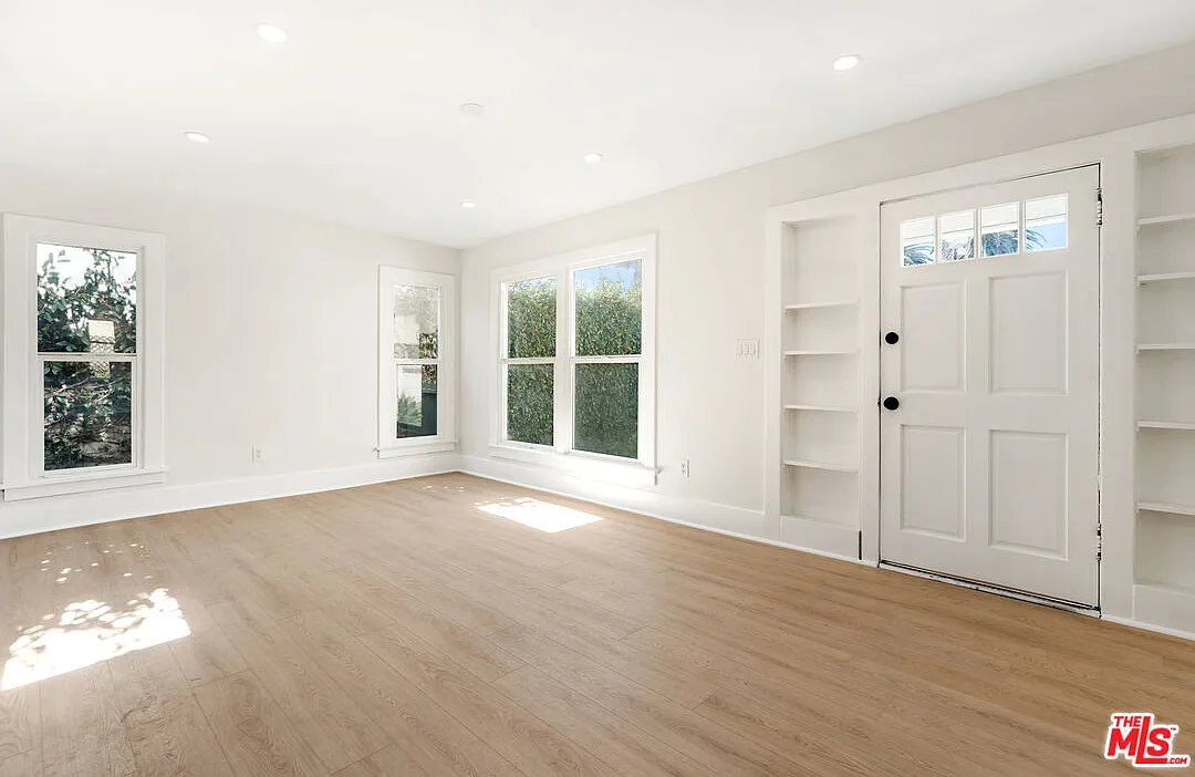 2 bed, 2.0 bath, 1000 sqft, $3,850 — Photo 4