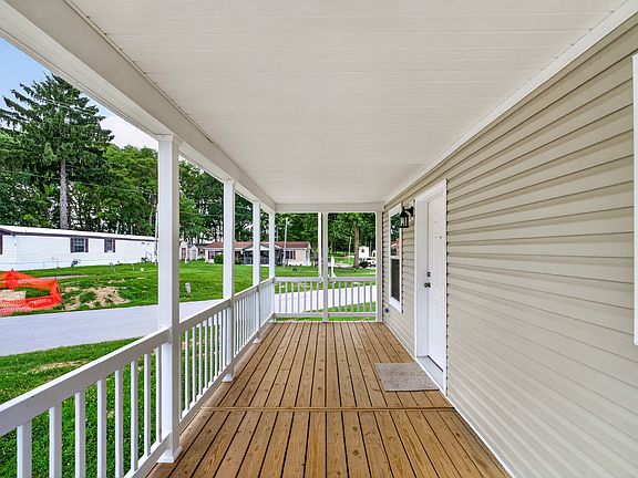 4th image of 67 Echo Lake Dr W