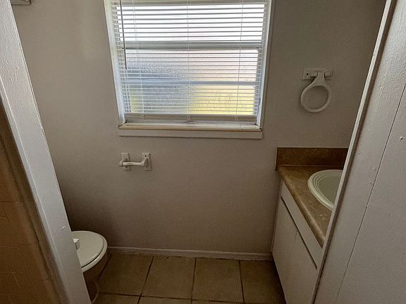 3rd image of 590 Florosa Ct
