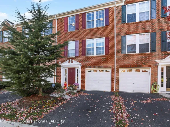 12 New Castle Street, Farmingdale, NJ 07727