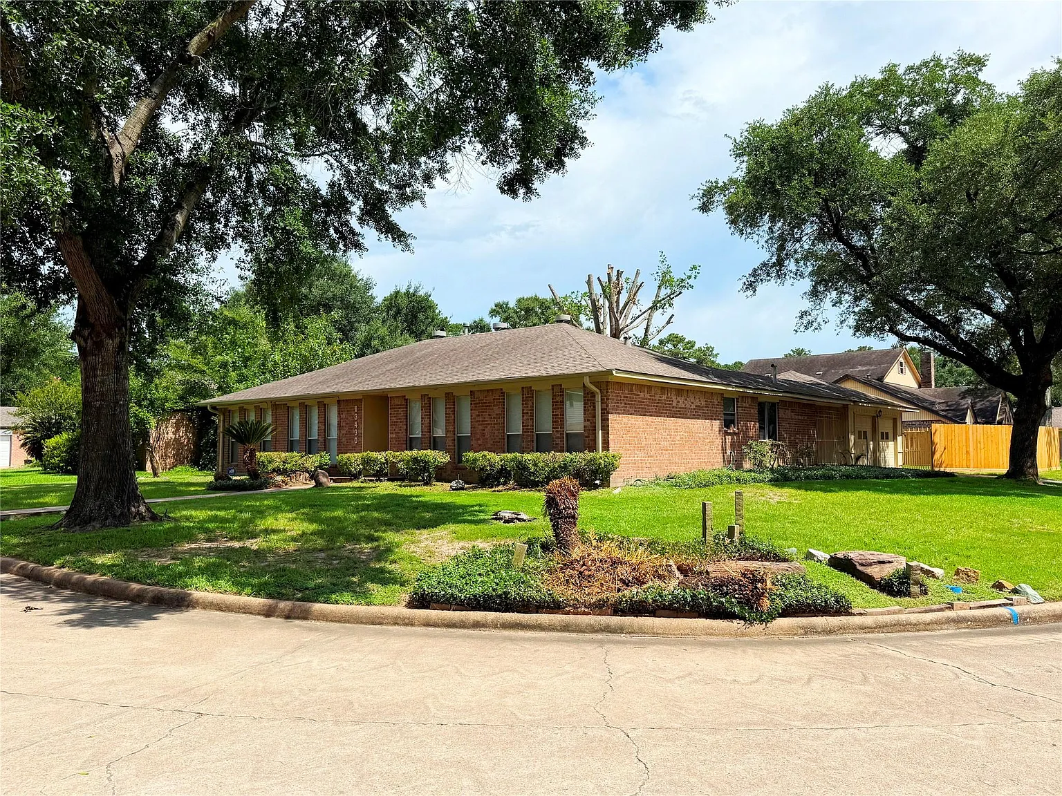 3 bed, 2.0 bath, 1736 sqft, $1,950 — Photo 3