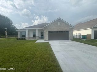 902 Summer St, Broussard, LA 70518