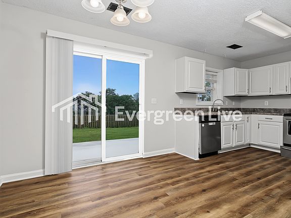 5th image of 149 Riglaw Cir