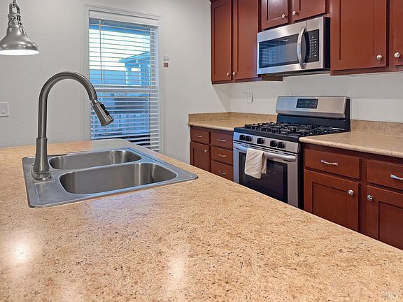 4th image of 77 Romani Court