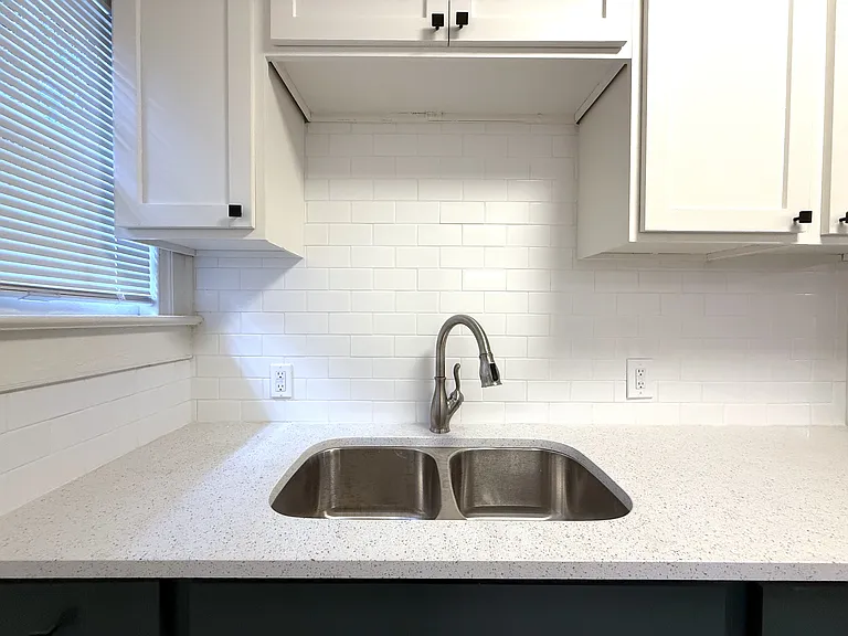807 E Edgemont Ave — Photo 6