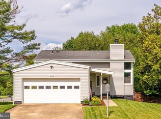 205 Magnolia Ct, Sterling, VA 20164