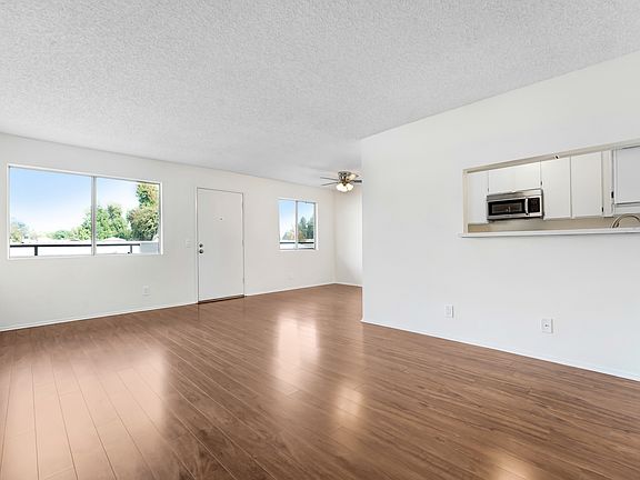 4th image of 135 N Beachwood Dr APT B