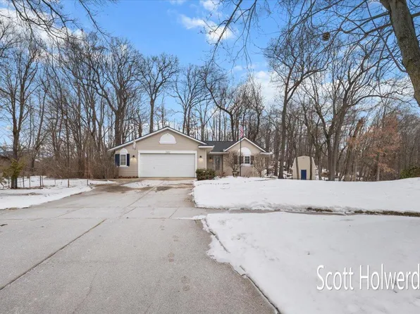 2582 Walker Woods Ct NW, Grand Rapids, MI 49544