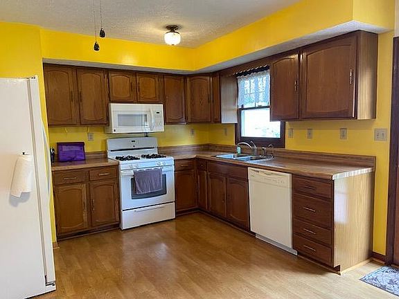 4th image of 110 Rustic Dr