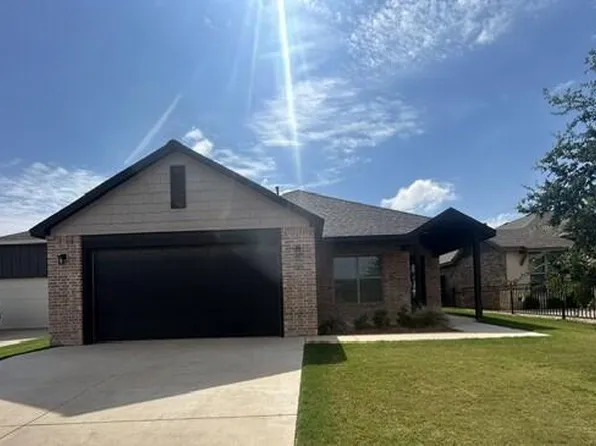 135 Buckingham Ave, Wolfforth, TX 79382
