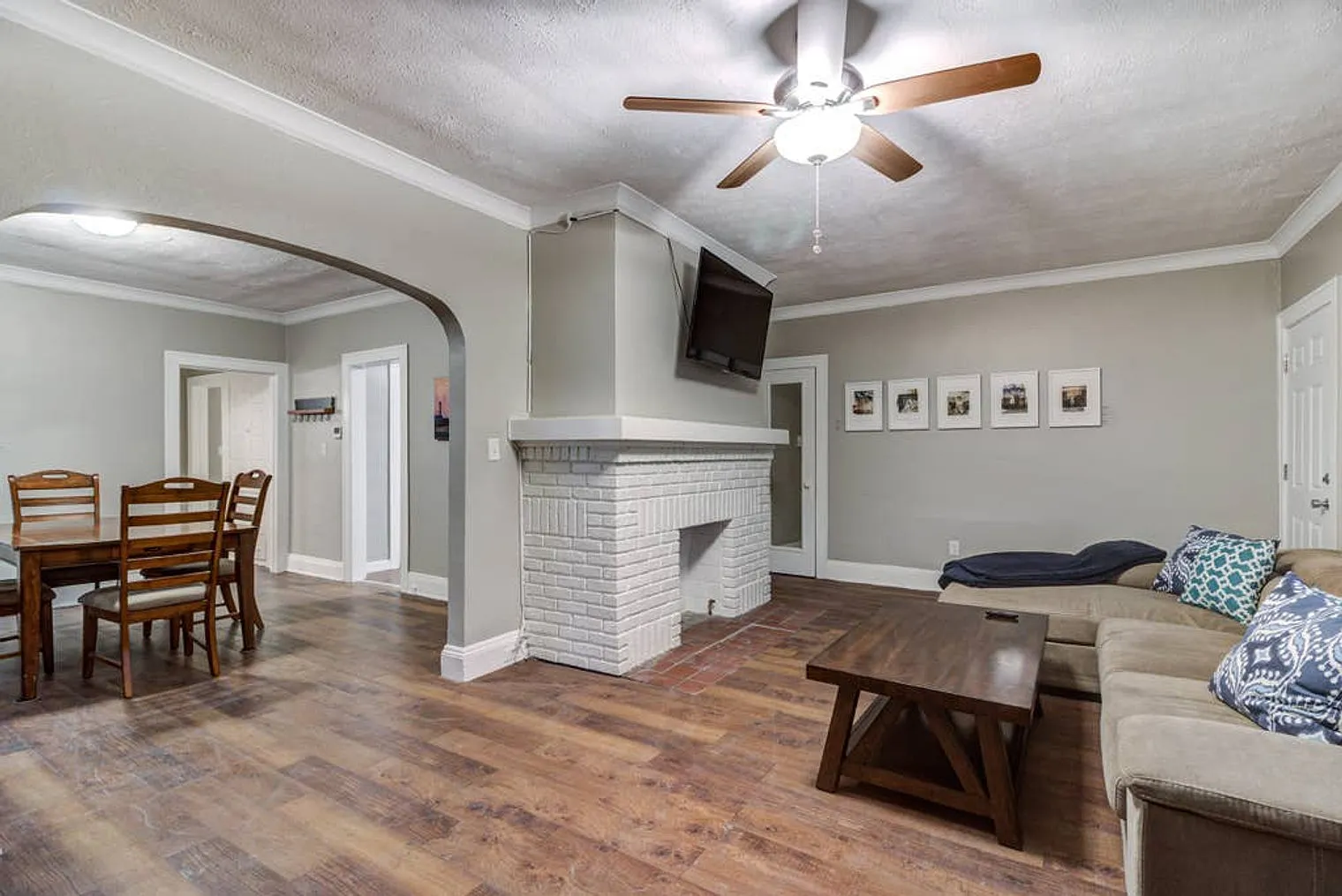 2 bed, 1.0 bath, 990 sqft, $2,056 — Photo 3