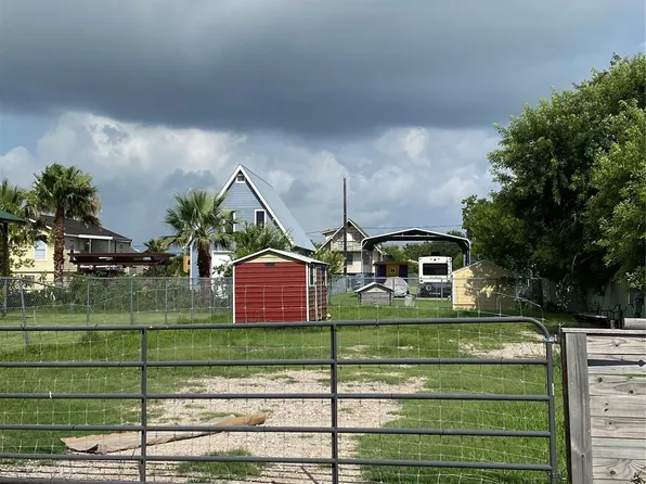 226 12th St, San Leon, TX 77539