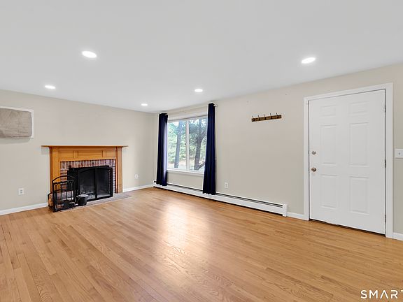 4th image of 31 Woodduck Farms Road