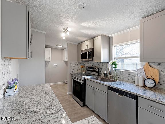 2nd image of 117 Tinderwood Drive