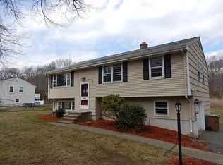 28 Penncove Rd, Niantic, CT 06357