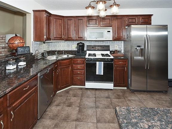 5th image of 13305 Larchmere Blvd #202