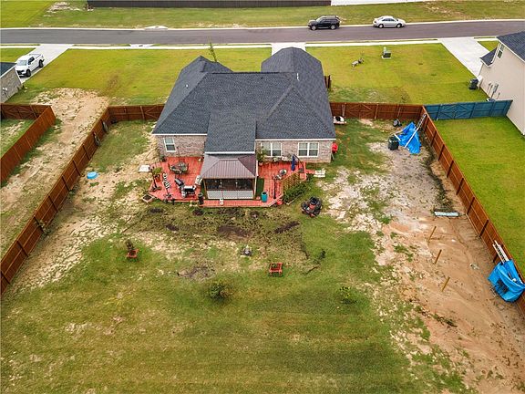 3rd image of 125 Halcyon Way NE