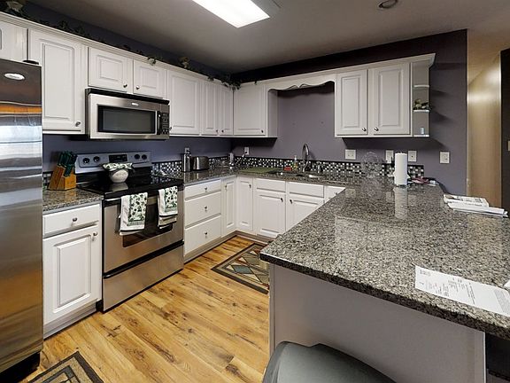 5th image of 114 E Charter Dr