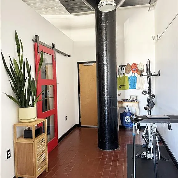881 Memorial Dr SE #308 — Photo 3
