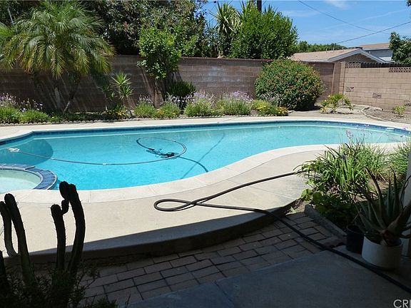 3rd image of 9661 Kester Ave