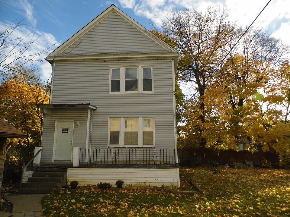 141 W Delavan Ave #UPPER