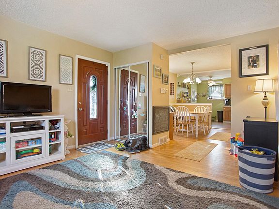 3rd image of 12021 Glenfield St