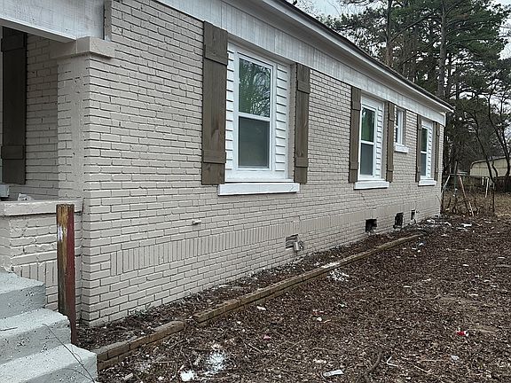 2nd image of 325 E Ripley Ave