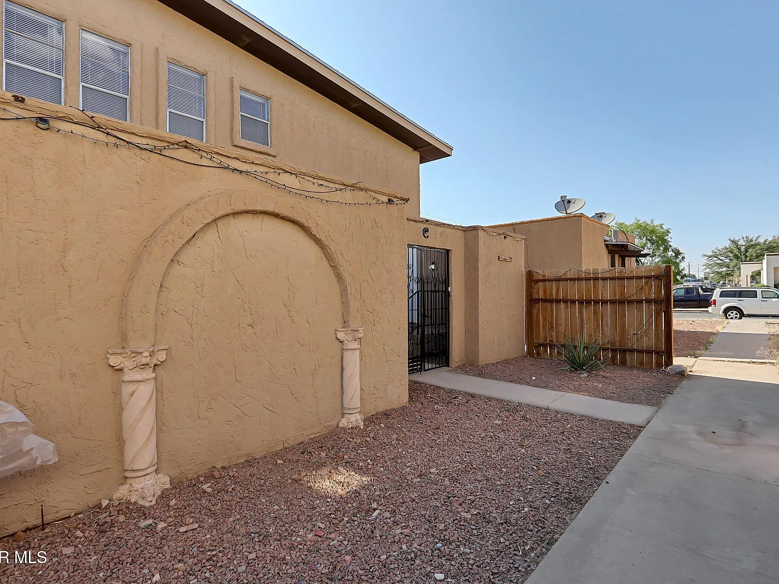 2 bed, 1.5 bath, 1200 sqft, $1,150 — Photo 2