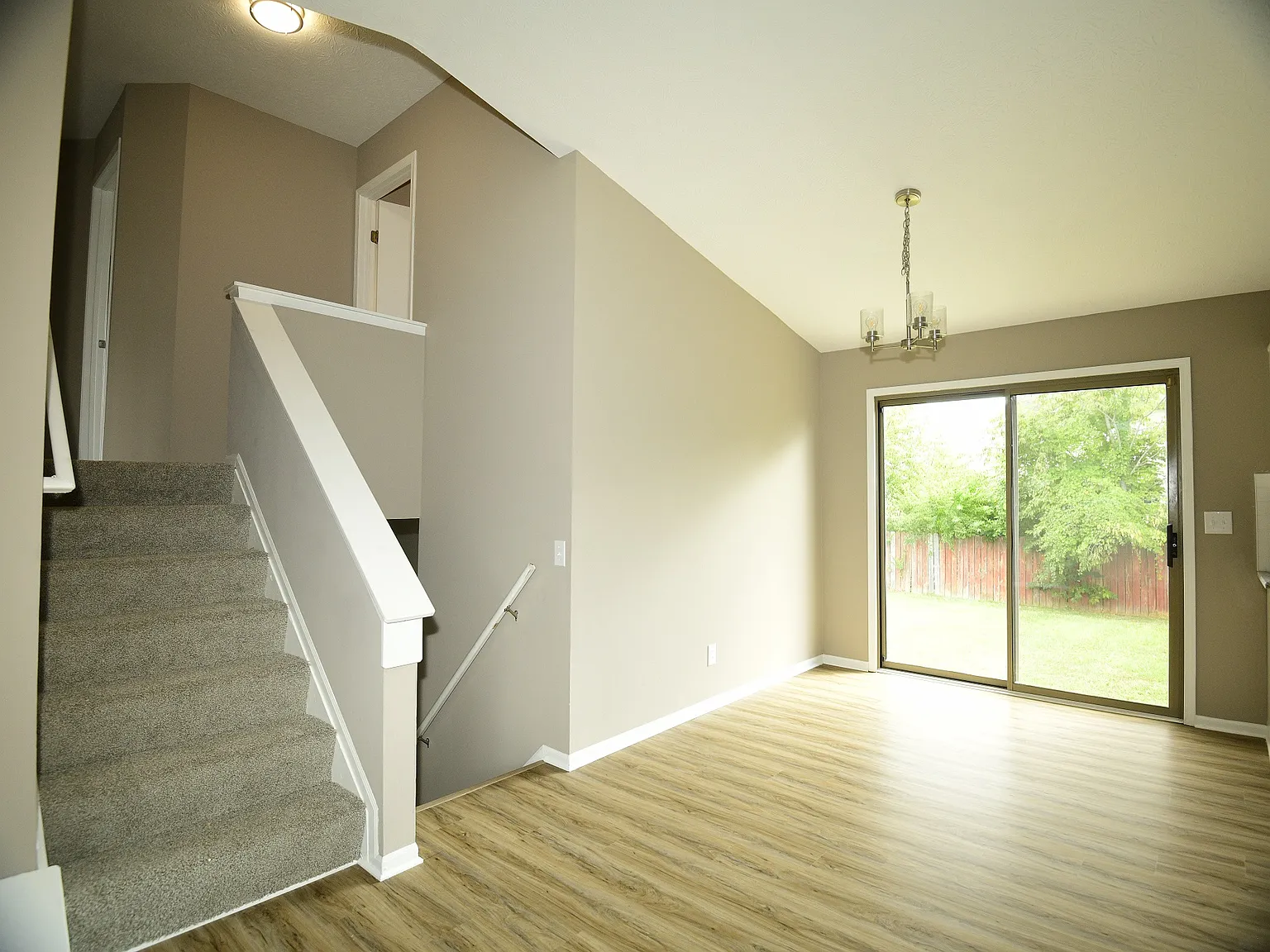3 bed, 1442 sqft, $2,200 — Photo 2