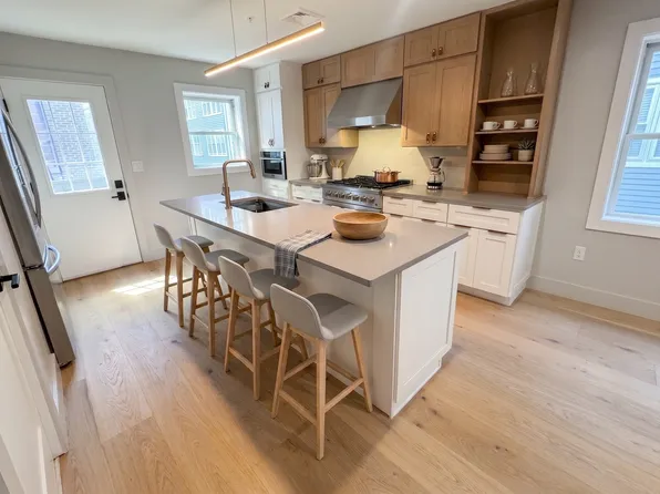 122 W 7th St #E, Boston, MA 02127