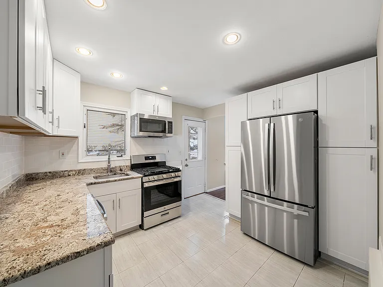 44 Knickerbocker Rd — Photo 6