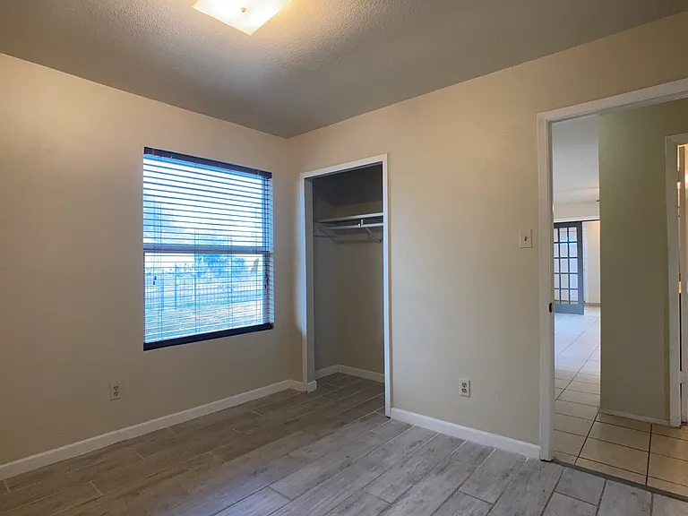 Front bedroom, opposite view