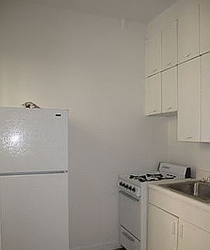 5th image of 345 W 71st St #1B