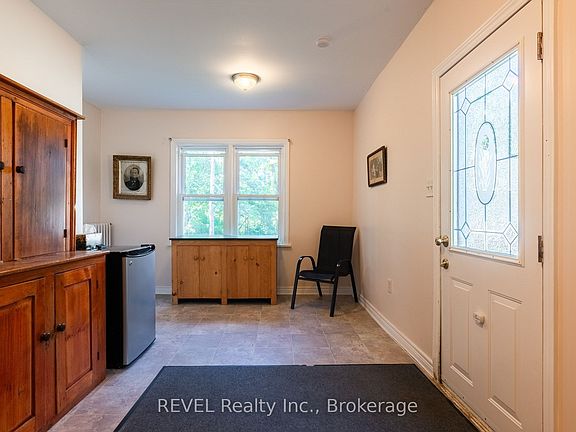 4th image of 1629 Gregory Rd