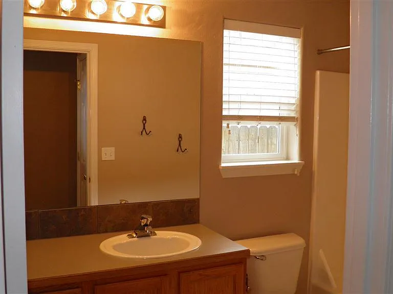 3340 NE Mendenhall Dr — Photo 12