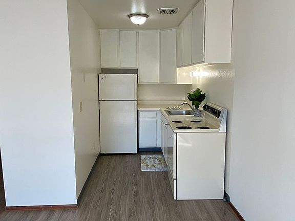 5th image of 2332 N Oakland Ave #202