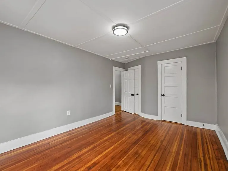 5-6 Monteleone Pl — Photo 9