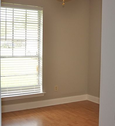 5th image of 39457 Gregg Dr