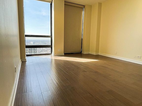 4th image of 1660 N La Salle St #3702