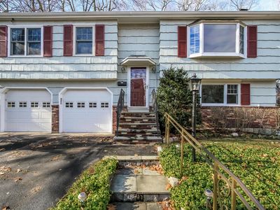 52 Valleywood Rd, Greenwich, CT, 06830