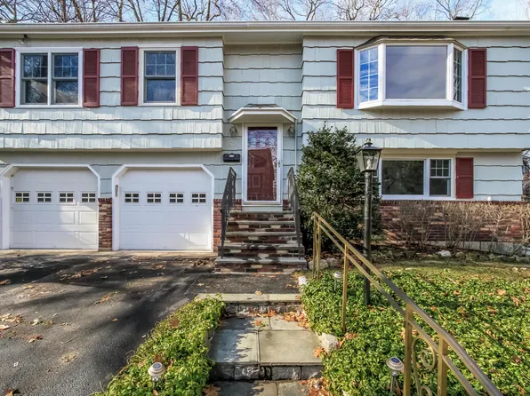 52 Valleywood Rd, Greenwich, CT 06830
