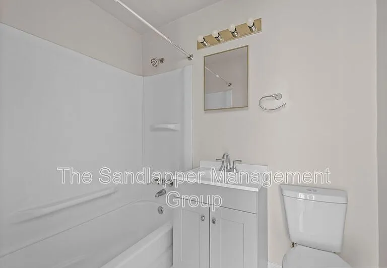 2214 Van Buren Ave #B — Photo 6