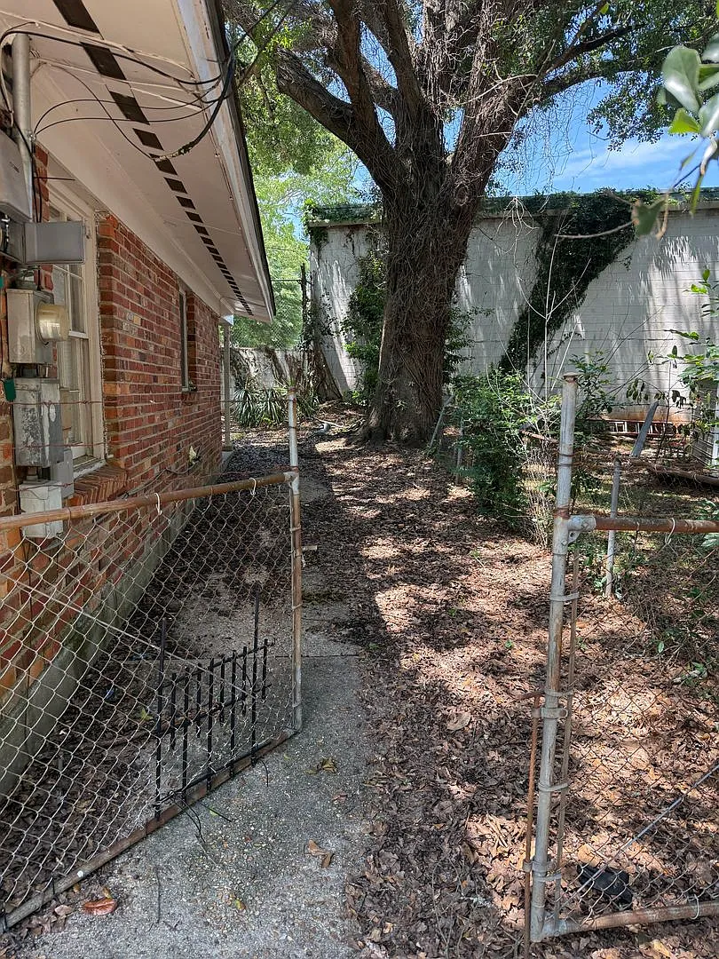 3 bed, 1.0 bath, 1008 sqft, $895 — Photo 2